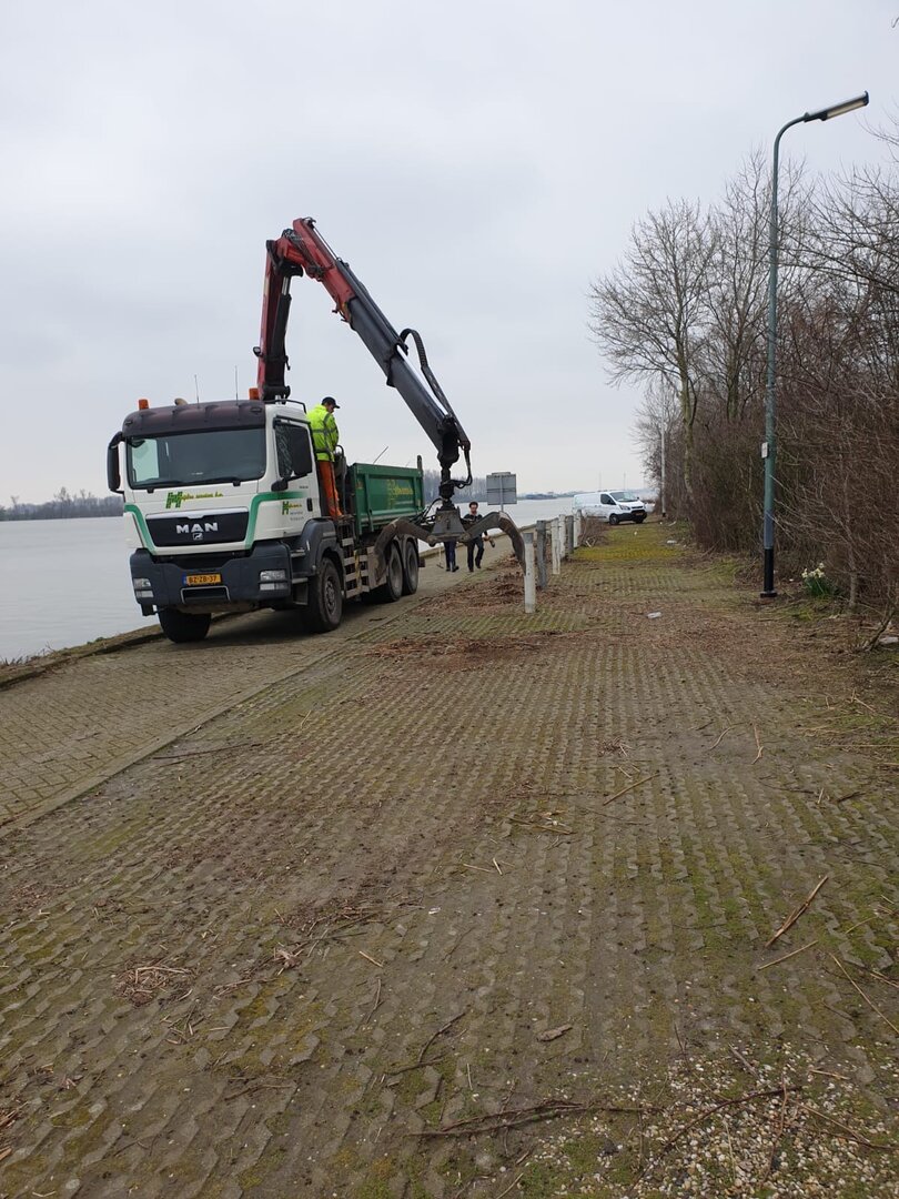 38eafc9d-cacf-4b50-a4d3-efdb424e33a0